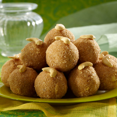 Atta Dry Fruit Laddu