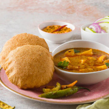 Bedmi Puri With Sabji