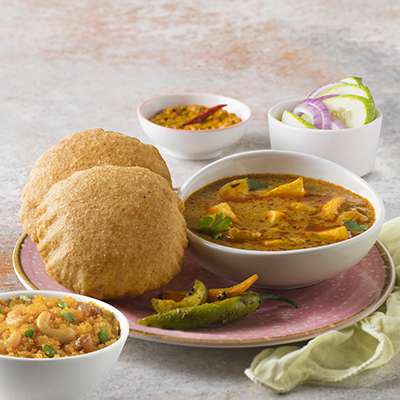 Puri Sabji With Halwa